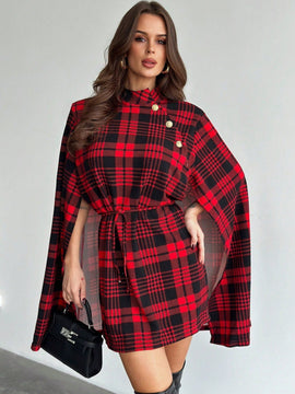 Prive manto/capa de dama de elegancia refinada de alta gama de nueva temporada de otono e invierno, capa con estampado escoces rojo navideno, diseno de estilo britanico del campus