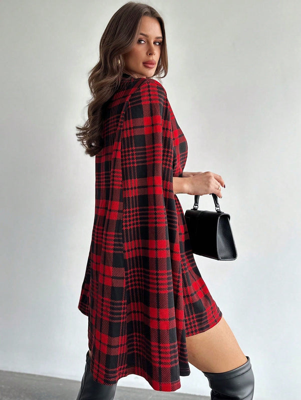 Prive manto/capa de dama de elegancia refinada de alta gama de nueva temporada de otono e invierno, capa con estampado escoces rojo navideno, diseno de estilo britanico del campus