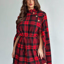 Prive manto/capa de dama de elegancia refinada de alta gama de nueva temporada de otono e invierno, capa con estampado escoces rojo navideno, diseno de estilo britanico del campus
