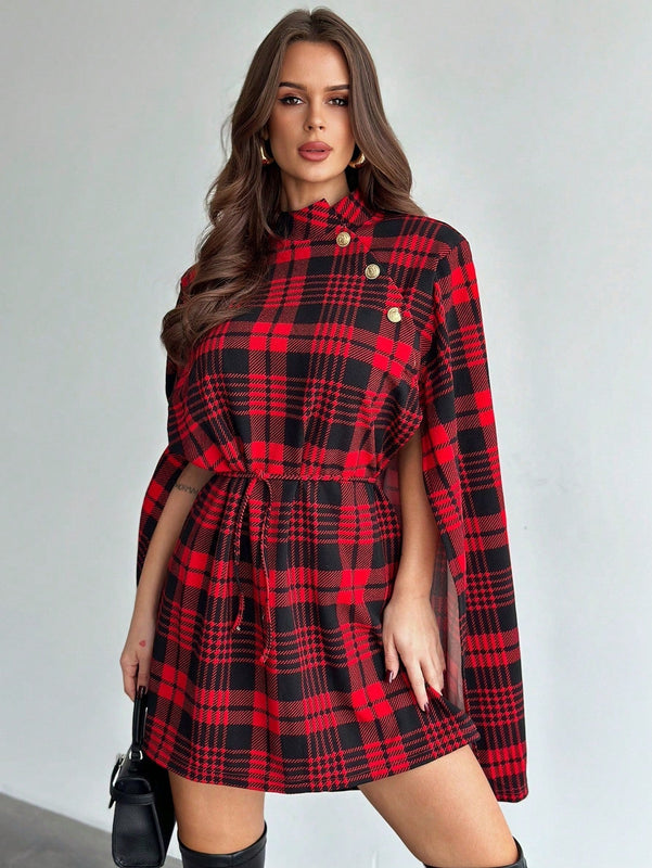 Prive manto/capa de dama de elegancia refinada de alta gama de nueva temporada de otono e invierno, capa con estampado escoces rojo navideno, diseno de estilo britanico del campus