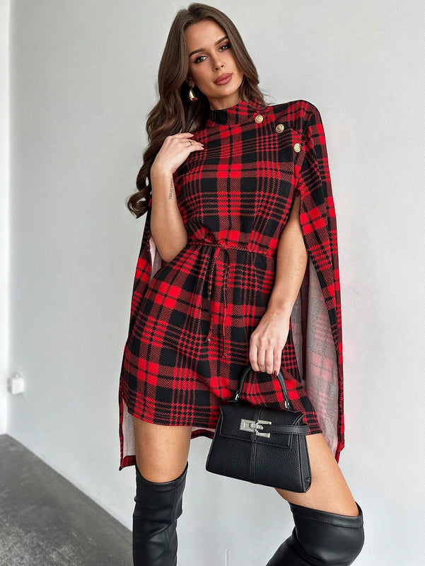 Prive manto/capa de dama de elegancia refinada de alta gama de nueva temporada de otono e invierno, capa con estampado escoces rojo navideno, diseno de estilo britanico del campus