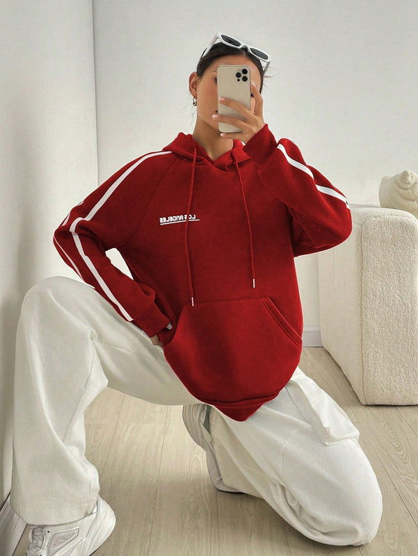 Moosta sudadera con capucha con cordon y diseno de rayas de contraste, estilo callejero estadounidense