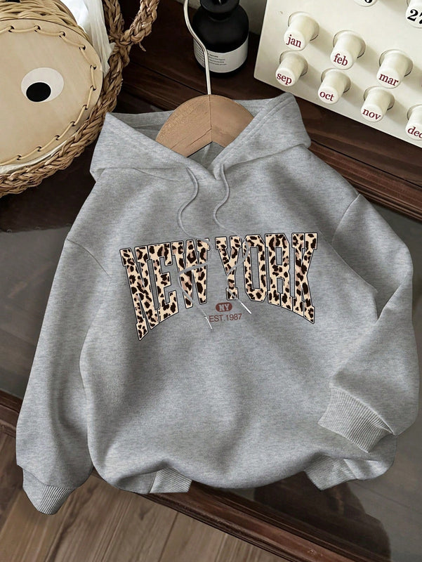 Ezwear sudadera holgada con capucha de felpa gruesa con estampado minimalista casual de leopardo y estrella en blanco para mujeres