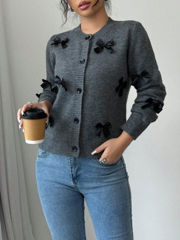 Essnce cardigan de cuello redondo a la moda con punos de lazo de punto