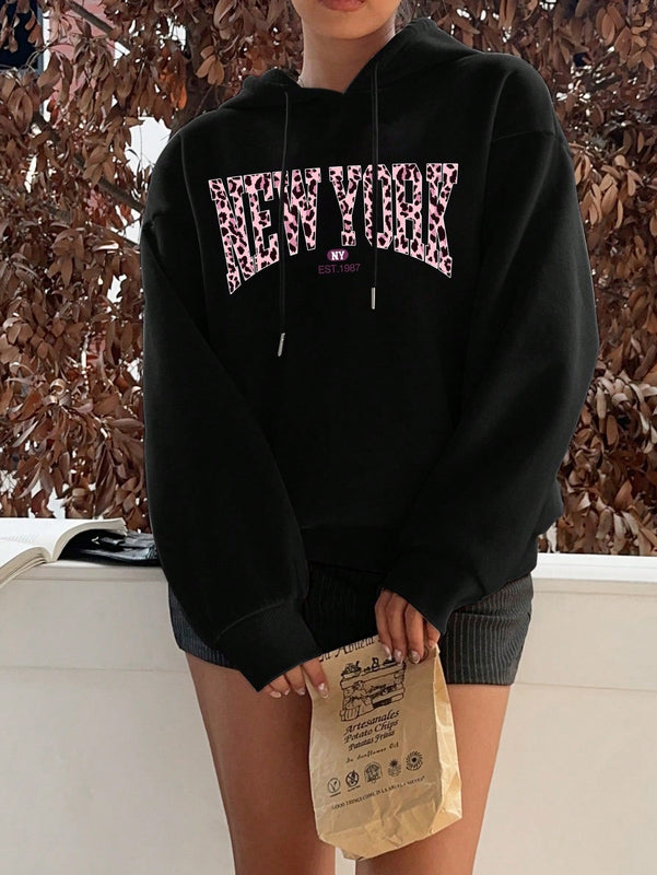 Ezwear sudadera holgada con capucha de felpa gruesa con estampado minimalista casual de leopardo y estrella en blanco para mujeres
