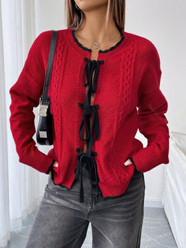 Essnce cardigan de punto con cuello redondo rojo, con adorno de lazo de encaje negro para mujer