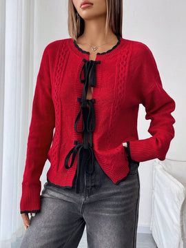 Essnce cardigan de punto con cuello redondo rojo, con adorno de lazo de encaje negro para mujer