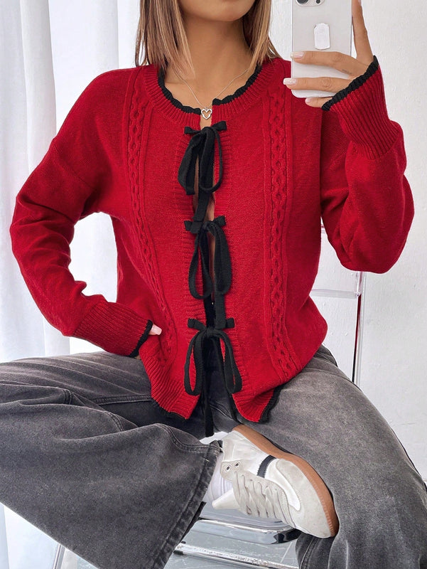 Essnce cardigan de punto con cuello redondo rojo, con adorno de lazo de encaje negro para mujer