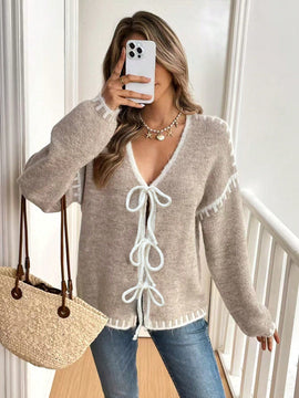 Frenchy cardigan casual de mujer con mangas largas, hombros caidos y cuello con ribete de contraste en blanco