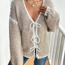 Frenchy cardigan casual de mujer con mangas largas, hombros caidos y cuello con ribete de contraste en blanco