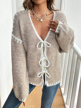 Frenchy cardigan casual de mujer con mangas largas, hombros caidos y cuello con ribete de contraste en blanco