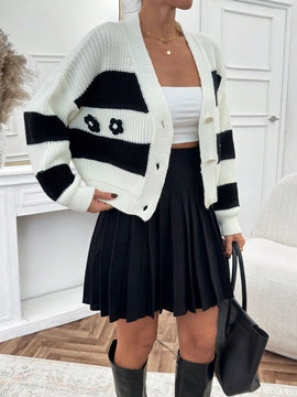 Petite cardigan de punto a rayas con detalles de flores