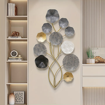 1 Pieza de Arte Metálico Grande para Pared - Diseño Floral 3D Apilado con Hojas en , Blanco y Dorado Gris, Colgante Vertical para Sala, Dormitorio o Comedor, Decoración Bohemia Moderna, Adorno para Habitaciones