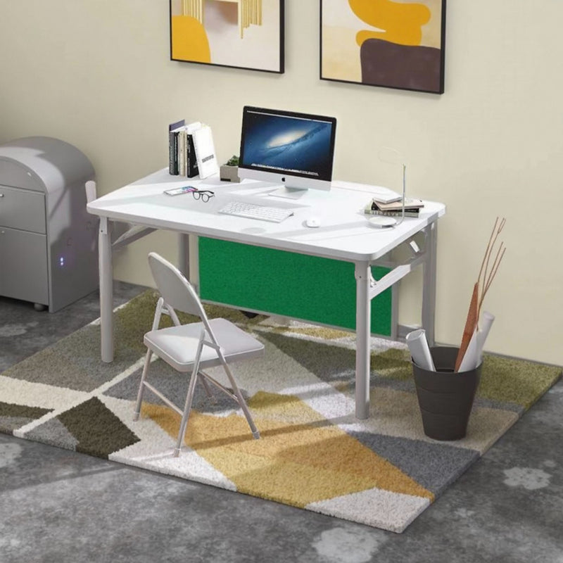 Escritorio plegable de 4 estaciones con silla, simple y fácil de instalar. Estilo moderno, fácilmente integrable en diferentes espacios domésticos y de oficina. Tamaño compacto después de plegar, ahorro de espacio.