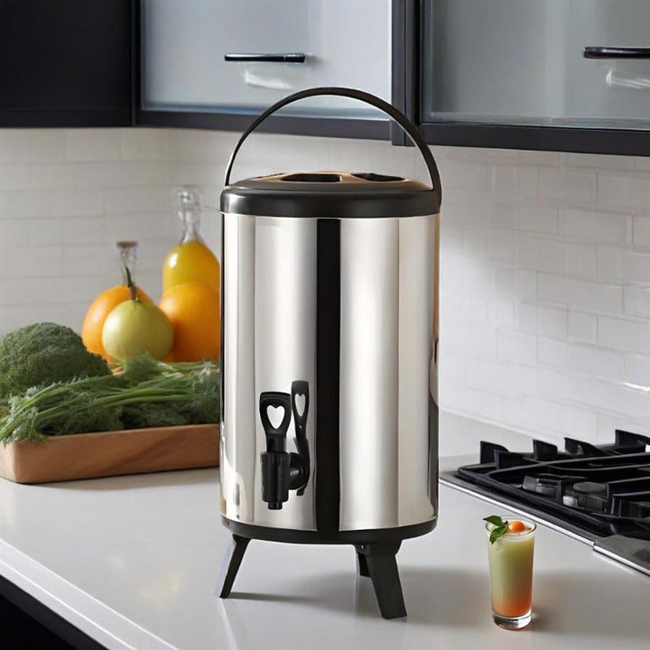 Este es un recipiente multifuncional aislado para té y bebidas, fabricado en acero inoxidable, apto para uso al aire libre. Cuenta con una gran capacidad, una cubierta de múltiples capas para aislamiento y un diseño de fondo plegable.