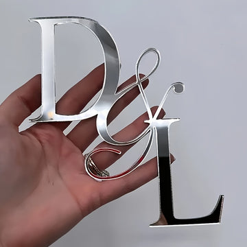 Letrero de Acrílico con Inicial Personalizada - Decoración de Pared con Fuente Escrita a Mano, Elegante Acabado en Oro Rosa, Exhibición Clásica para Escritorio, Perfecta para la Decoración del Hogar y Oficina
