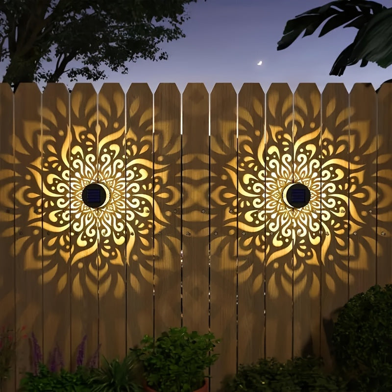2 paquetes de luces solares para vallas con diseño hueco - IP65, luces solares LED para jardín, patio y escaleras, montaje semienterrado, control de sensor de luz, construcción metálica, iluminación exterior | Luces decorativas para vallas | Acabado metá
