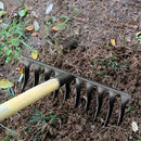 Rastra de jardín de acero de manganeso forjado a mano de 2 tamaños con dientes de tenedor afilados - Rastra de metal resistente a la herrumbre de alta resistencia para deshierbar, aflojar la tierra y limpieza de jardín sin esfuerzo - Mango amarillo ergon
