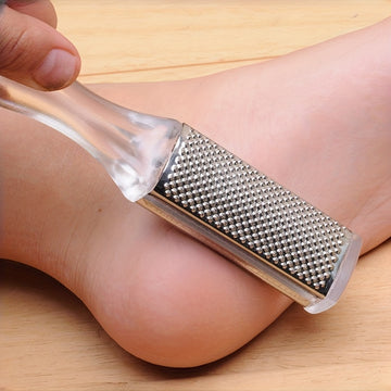 2 unidades de lima de pie de plástico hipoalergénico - Portátil, no necesita batería, ideal para viajes y uso en casa, elimina callos y piel muerta, cuidado de pies para viajes | Diseño ergonómico | Lima de pie duradera
