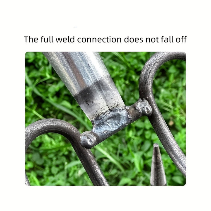 Rastrillo de acero multiusos resistente, ideal para cavar y labrar tierra. Perfecto para jardines, obras y limpieza en playas. Diseñado con metal duradero para uso fácil en condiciones adversas, herramienta esencial de mantenimiento