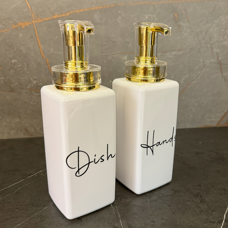 Juego de 2 dispensadores de jabón para encimera de 500 ml, independientes, de plástico, con bomba elegante para jabones y líquidos, botellas cuadradas ahorradoras de espacio con bomba dorada, accesorios elegantes para baño y hogar sin electricidad
