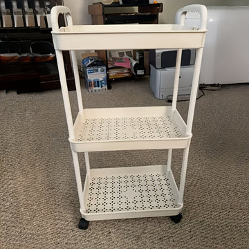 Carrito de Almacenamiento Rodante de Plástico Blanco de 3 Niveles con Asa - Organizador Multiusos para Cocina, Baño y Dormitorio - Estantes de Malla Duraderos para Acceso Fácil, Carro Utilitario Móvil | Almacenamiento Moderno | Almacenamiento Ventilado