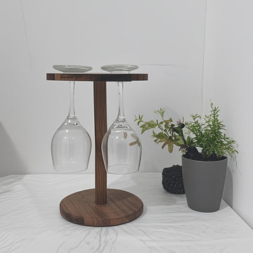 Soporte Premium para Copas de Vino en Madera - Diseño Circular con Detalles Dorados, Base Robusta para Estabilidad, Protege Superficies del Condensado, Decoración Elegante para Barra y Comedor, Acabado Natural, Acento Contemporáneo para Mesas