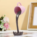 1pieza de escultura de taza de café 3D de resina, decoración de taza de café colgante colorida, diseño divertido de rebosamiento adecuado para decoración de cocina y sala de estar, adorno de arte de escritorio.