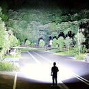 Una linterna multifuncional para exteriores, con un zoom telescópico súper brillante, luz de camping recargable, adecuada para viajes, camping, senderismo, pesca y emergencias.