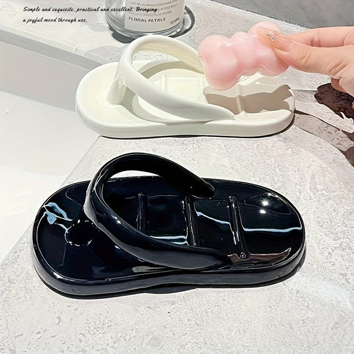 Plato de Jabón Cerámico con Diseño Original en Forma de Chancla - Interior y Exterior Blanco, Alberga Múltiples Barras, Decorativo y Práctico para el Baño, Regalo Perfecto para las Fiestas