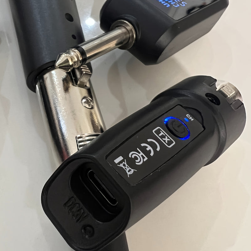 Sistema de micrófono inalámbrico profesional con microfonía dinámica - Transmisor y receptor UHF, batería recargable/carga USB-C, adecuado para actuaciones en vivo y karaoké, conjunto de tres piezas de micrófono para PC/inalámbrico con cable universal