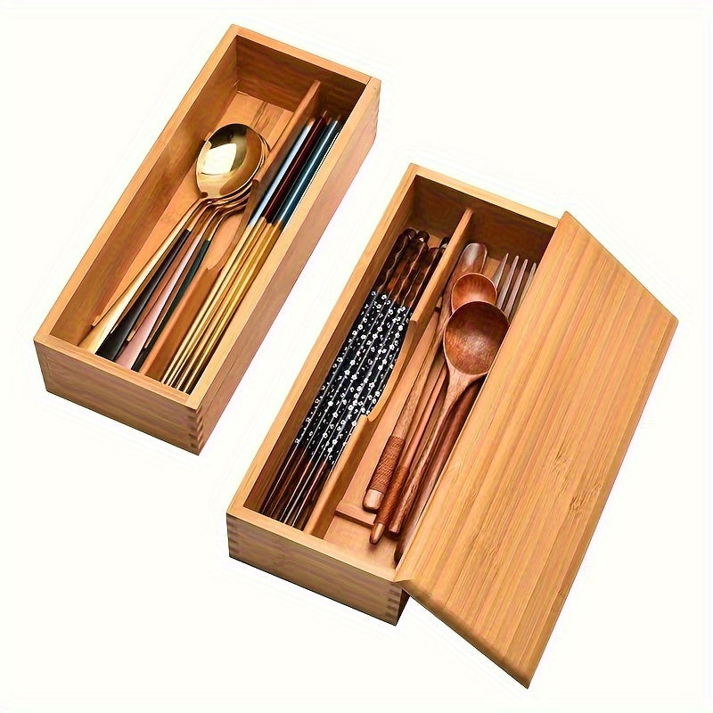 Un contenedor de almacenamiento de cubiertos con tapa - un organizador de cocina conveniente para palillos, tenedores y cucharas, con un diseño de madera de dos secciones, un portacubiertos portátil.