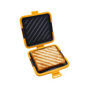 Bandera para Sándwich en Microondas – Bandeja para Hornear Tostadas Rápidas y Crispy, Antiadherente, Hierro de Grado Alimenticio, Ideal para BBQ, Salchichas, Alitas de Pollo, Filetes y Más, Rojo con Asas de Fácil Agarre, Calentamiento de Alimentos|Diseño