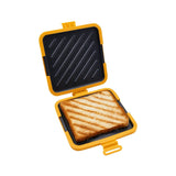 Bandera para Sándwich en Microondas – Bandeja para Hornear Tostadas Rápidas y Crispy, Antiadherente, Hierro de Grado Alimenticio, Ideal para BBQ, Salchichas, Alitas de Pollo, Filetes y Más, Rojo con Asas de Fácil Agarre, Calentamiento de Alimentos|Diseño
