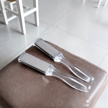 2 unidades de lima de pie de plástico hipoalergénico - Portátil, no necesita batería, ideal para viajes y uso en casa, elimina callos y piel muerta, cuidado de pies para viajes | Diseño ergonómico | Lima de pie duradera