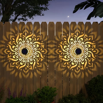 2 paquetes de luces solares para vallas con diseño hueco - IP65, luces solares LED para jardín, patio y escaleras, montaje semienterrado, control de sensor de luz, construcción metálica, iluminación exterior | Luces decorativas para vallas | Acabado metá