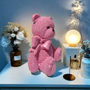 Figura de Oso con Lazo Rosa Adorable - Teddy de Resina con Temática de Amor y Acabado Perlado, Ideal para San Valentín, Navidad, Decoración de Año Nuevo | Regalo Perfecto para Vitrinas, Dormitorio y Detalles de Habitación