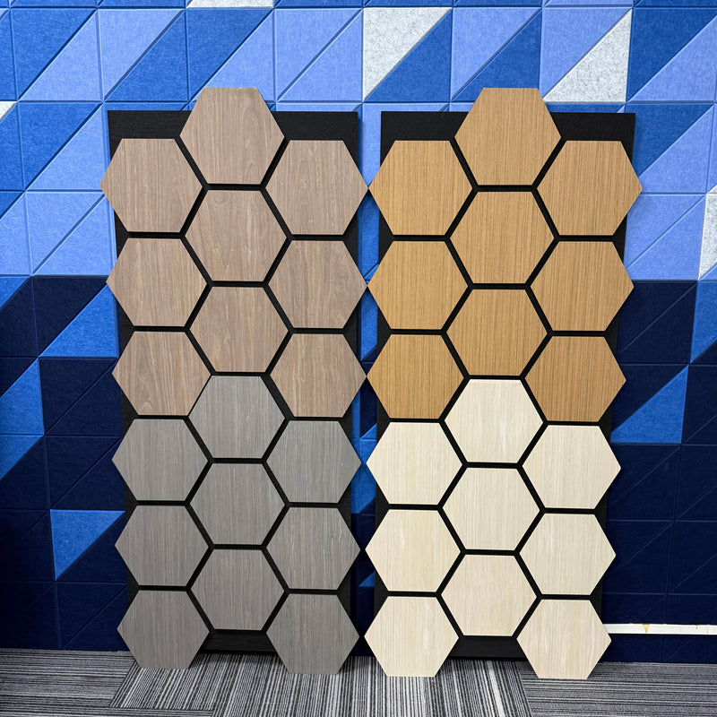 Paneles Acústicos Hexagonales Modernos en Fieltro Negro - Decoración de Pared y Techo Insonorizante de Roble Natural para Estudios de Grabación y Cines Caseros