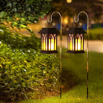 Linternas colgantes con energía solar para exteriores, paquete de 2 luces de velas parpadeantes de plástico, iluminación decorativa impermeable para porche, mesa de patio, panel solar no extraíble, batería de níquel de 400 mAh