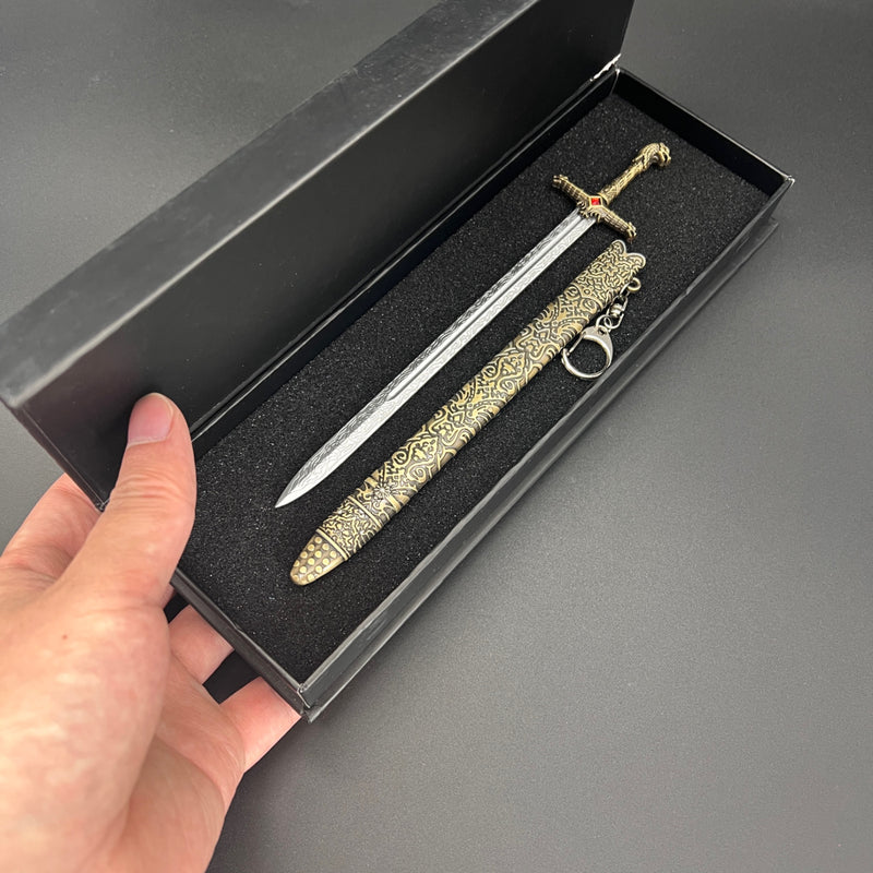 Estuche de exhibición de espada negra de lujo - 10,6" (26,49 cm) caja de almacenamiento de armas antiguas con diseño ornamentado, caja de regalo de cartón duro para cumpleaños, Navidad, Halloween y fiestas, regalo coleccionable, ideal para Navidad