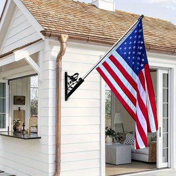 Soporte de asta de bandera de metal con temática de pájaro, soporte de bandera decorativo para montaje en pared para uso en exteriores, no necesita electricidad ni batería, herrajes de bandera duraderos con resistencia a la intemperie, paquete de 1