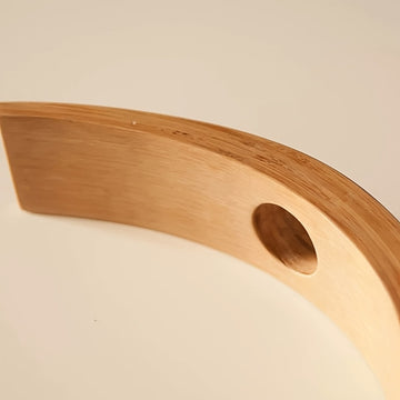 Soporte de vino de bambú moderno - Soporte vertical para botellas que ahorra espacio para decoración del hogar, soporte de exhibición elegante y duradero para cocina, comedor o bar, organizador de cocina, diseño minimalista, acabado natural.