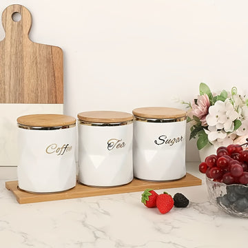Juego de 3 Tarros Cerámicos con Borde Dorado y Etiquetas Grabadas, Bandeja de Madera - Almacenamiento Elegante para Azúcar, Café, Té - Ideal para Oficina y Cocina