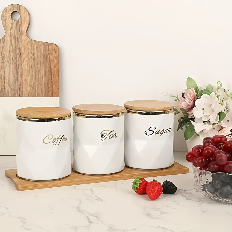 Juego de 3 Tarros Cerámicos con Borde Dorado y Etiquetas Grabadas, Bandeja de Madera - Almacenamiento Elegante para Azúcar, Café, Té - Ideal para Oficina y Cocina
