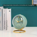 Reloj de Escritorio Silencioso de Inspiración Nórdica con Manecillas Luminosas - Funciona con Pilas, Despertador Redondo de Metal para Estudiantes y Decoración del Hogar