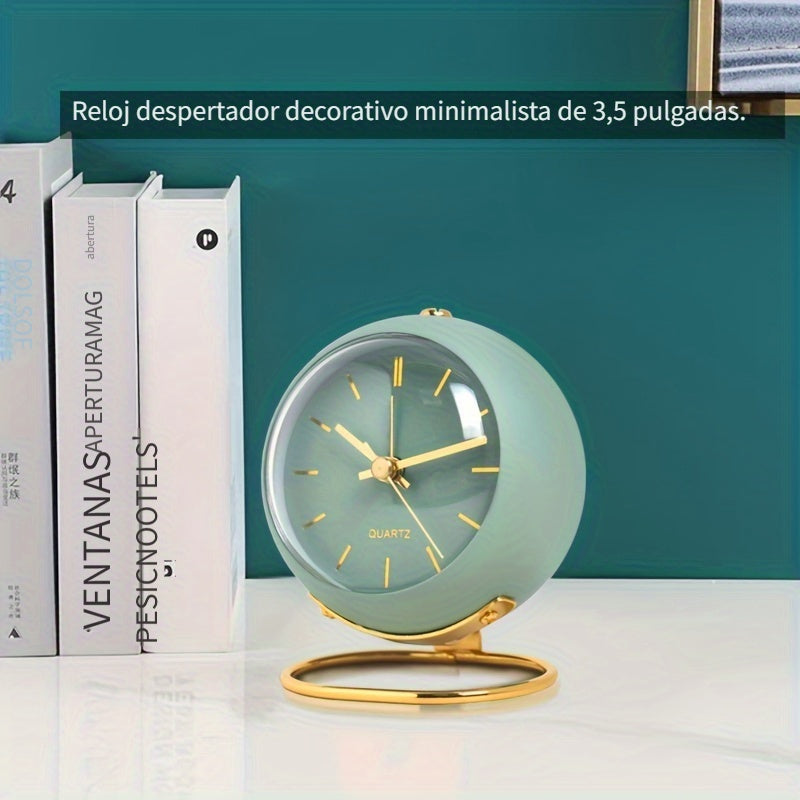 Reloj de Escritorio Silencioso de Inspiración Nórdica con Manecillas Luminosas - Funciona con Pilas, Despertador Redondo de Metal para Estudiantes y Decoración del Hogar