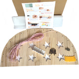 Estantería de Almacenamiento para Juguetes de Peluche de Madera con Altura Ajustable - Montaje en Pared, Diseño de Gran Ángulo, Marco de Madera Blanco, Ideal para Salas y Dormitorios, Organizador Elegante y Funcional