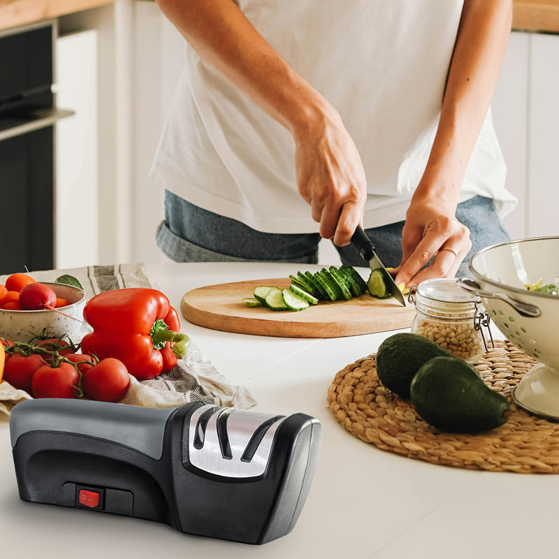 WANVOAPLS Afilador Eléctrico de 2 Etapas con USB – Protección Automática contra Sobrepresión para Cuchillas – Multifuncional para Cuchillos, Tijeras y Destornilladores – Compacto, Seguro y Fácil de Usar en Hogares y Cocinas