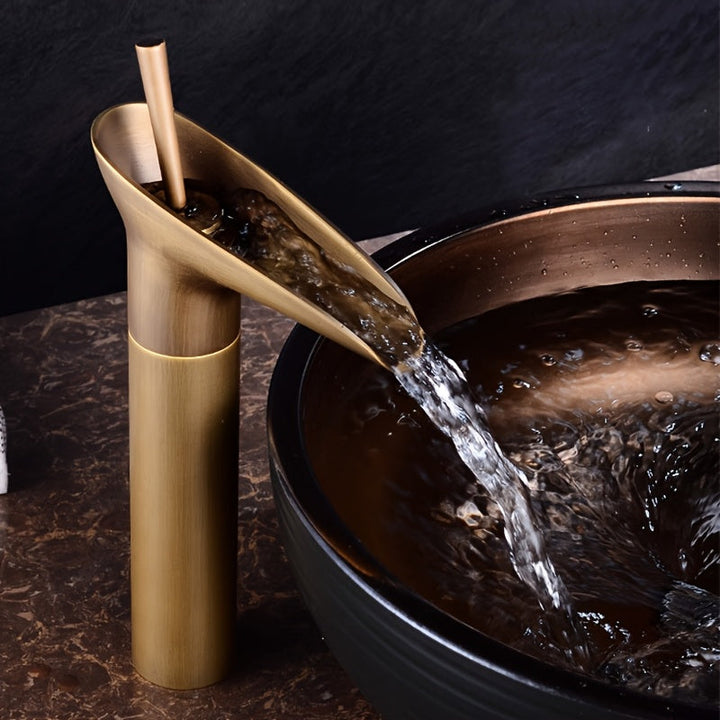 Grifo de baño de estilo europeo antiguo, con doble función de agua caliente y fría, grifo de fregadero de cocina de estilo cascada de latón que no requiere electricidad, y accesorios de baño de lujo modernos.