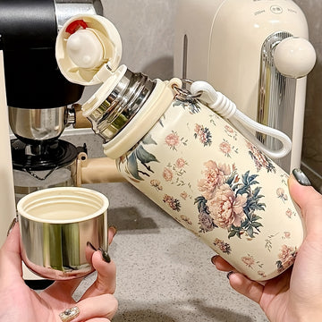 Una taza de aspirador de estilo y elegancia vintage, hecha de material duradero, con tapa y diseño portátil, perfecta para uso en casa o en la oficina, ideal como regalo de vacaciones o regalo de cumpleaños.